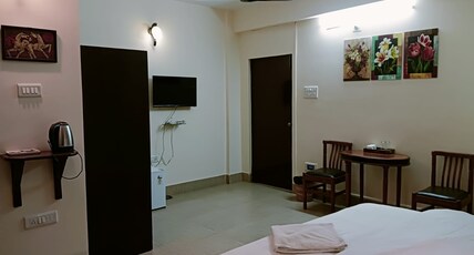 Solace Homes Room Type - Deluxe King Room