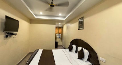 HOTEL YASH 150 Meters from railway station Room Type - Deluxe Room HOTEL YASH 150 Meters from railway station Room Type - Deluxe Room