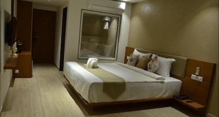 Hotel Blue Lagoons Manjalpur Near Makarpura Room Type - Super Deluxe Hotel Blue Lagoons Manjalpur Near Makarpura Room Type - Super Deluxe
