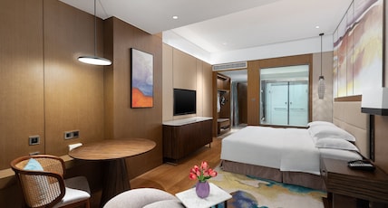 Crowne Plaza Beihai Silver Beach Room Type - 1 King Standard Ocean View Lounge Access