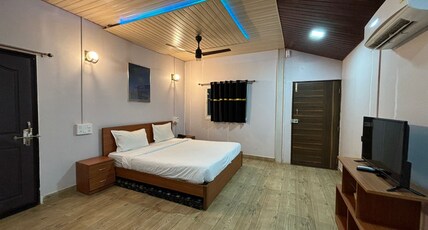 Exotica de Swiss Cottage Room Type - King Room Mountain View