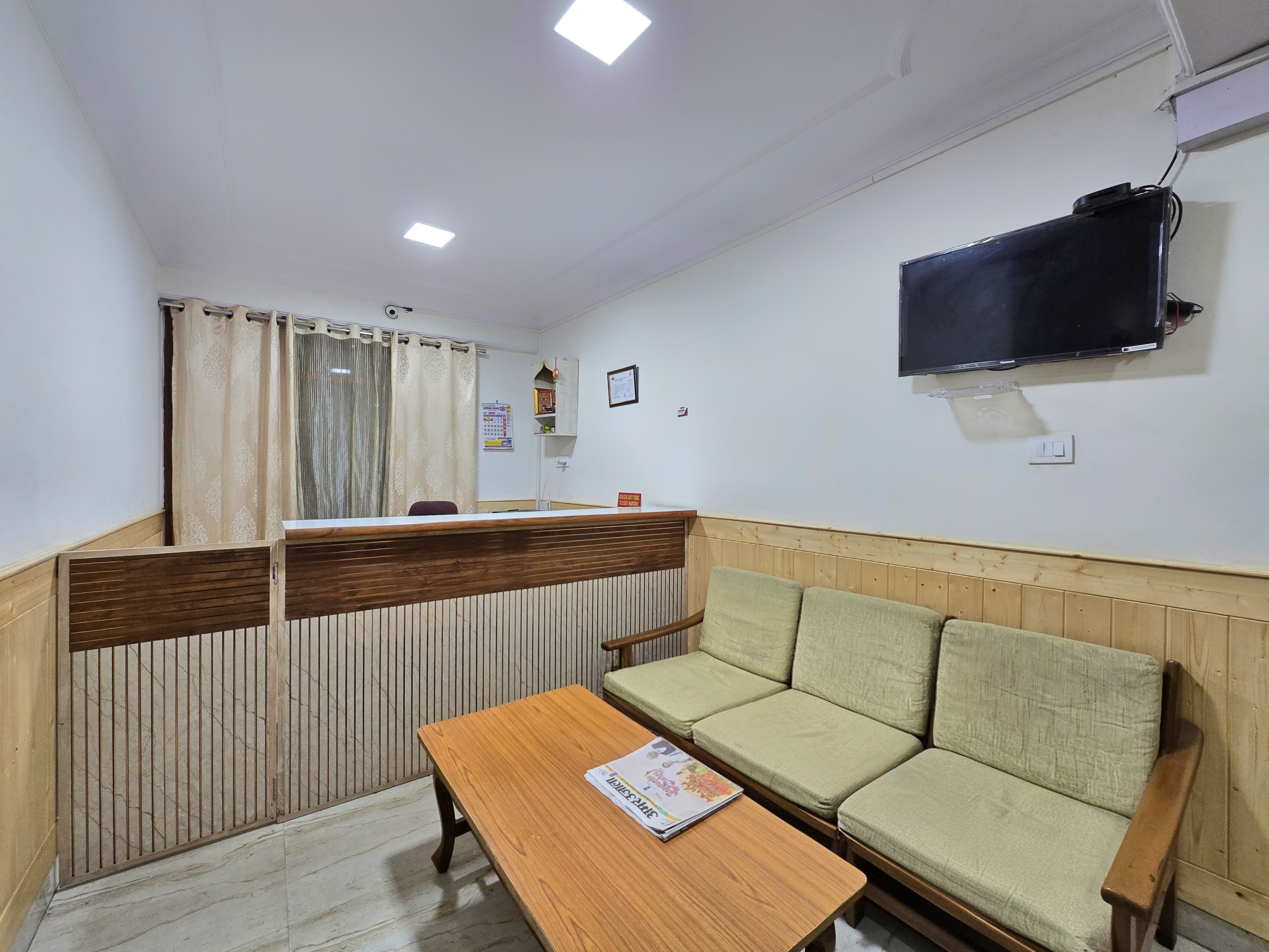 Newlands B&B (500 meters from Mall Road) - Tap to explore photos