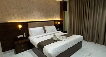 The Aero Lounge - 2 kms from Airport Room Type - Deluxe Room
