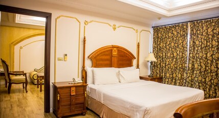 Four Seasons Place Hotel Room Type - Executive Two Bedroom Suite  (non smoking)