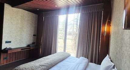 PINE BREEZE Room Type - Deluxe Room