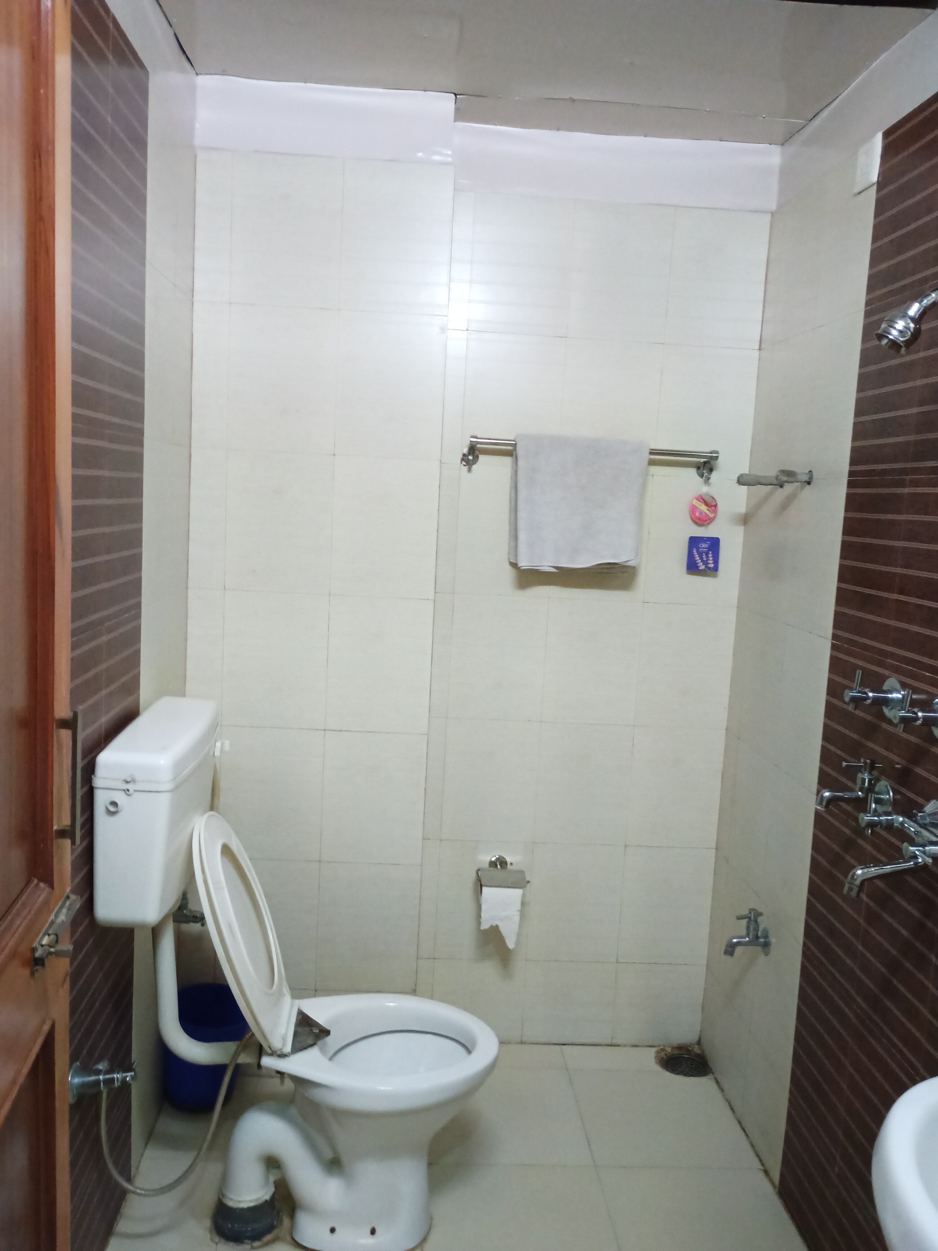 Bushahr Hotel - Tap to explore photos