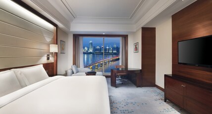 Crowne Plaza Nanchang Riverside, an IHG Hotel Room Type - 1 King Standard River View Smoking
