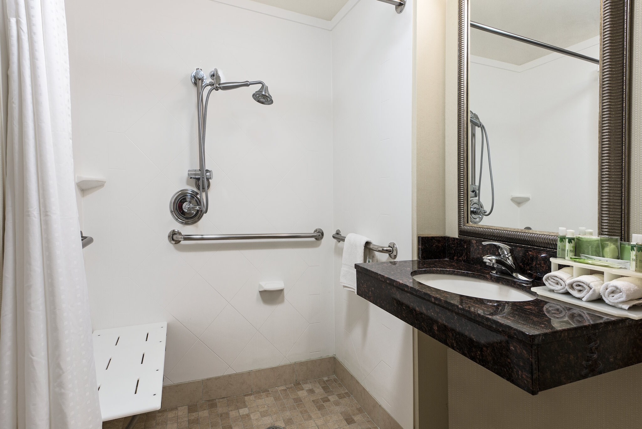 Holiday Inn Express Hotel & Suites Clute-Lake Jackson - Tap to explore photos