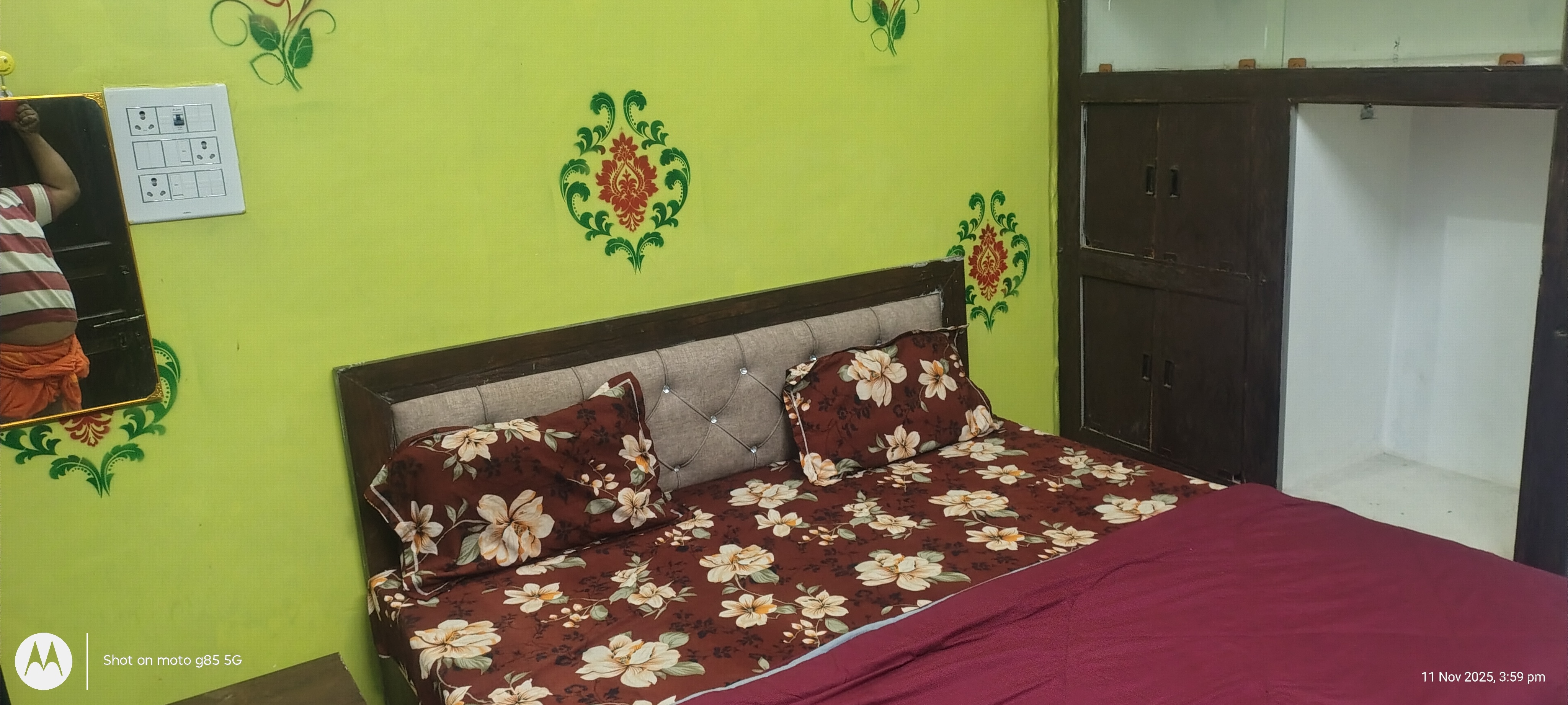 Radhe krishna Home stay - Tap to explore photos