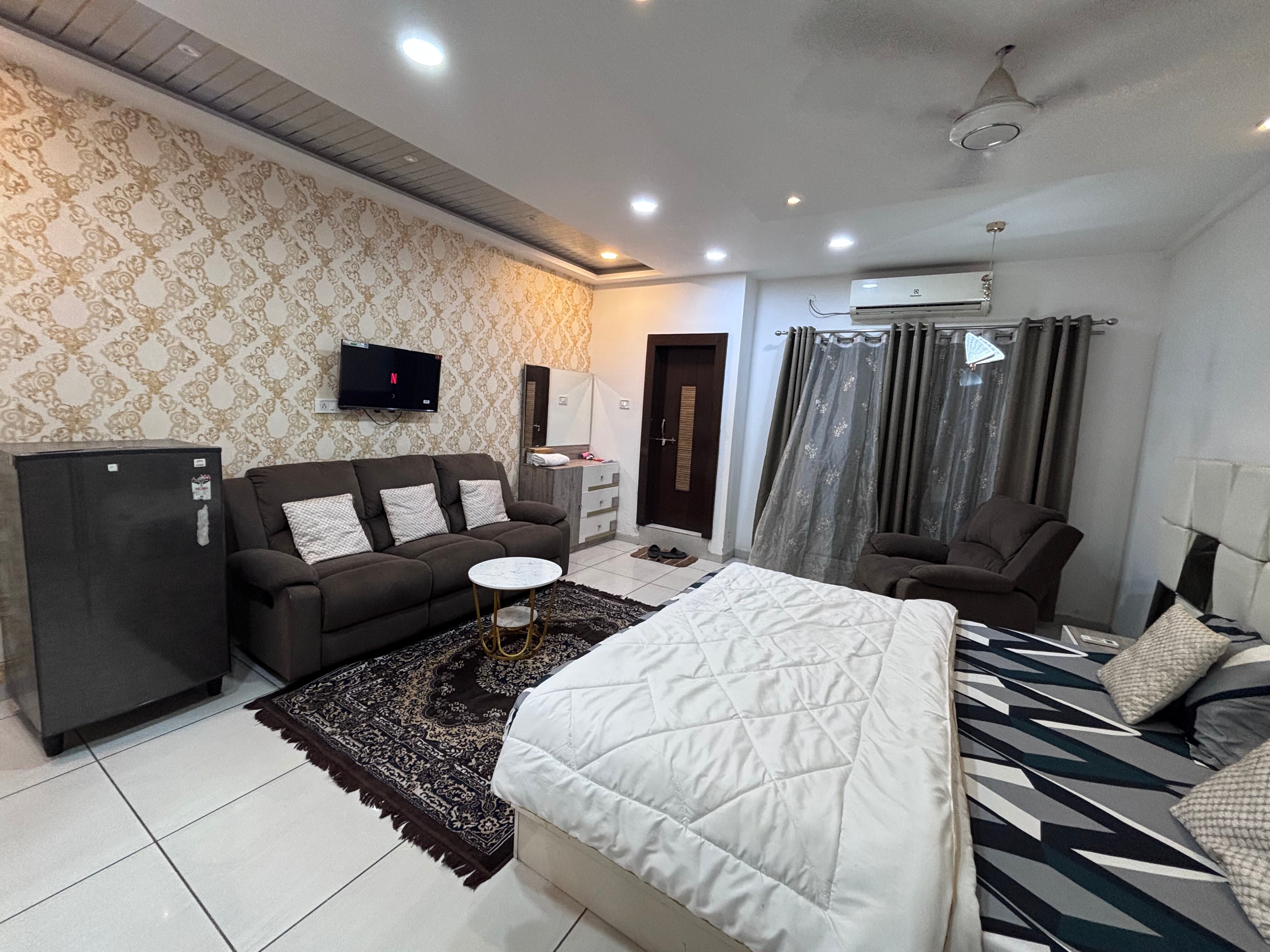 Spacious Luxury RK | Fully Equipped Cozy - Tap to explore photos