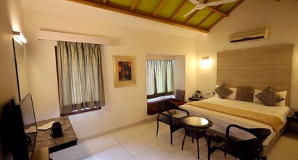 Hummingbird Resort Room Type - Deluxe Room (Back side forest view, Second Floor)