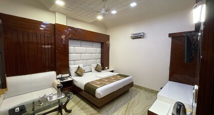 SIDDHARTH HOTEL Room Type - Deluxe Ac Room