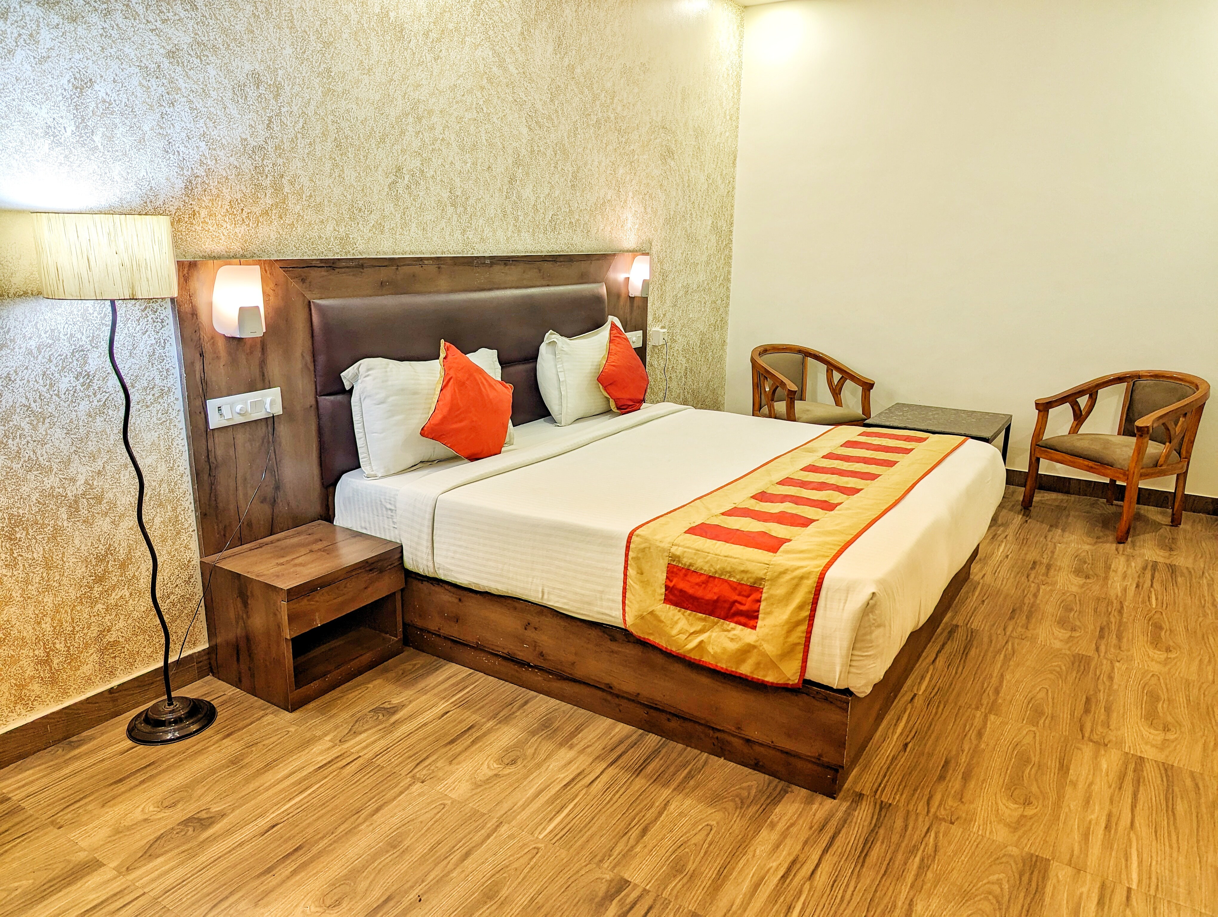 Elegance Suites Gomti Nagar by Eclat Hotels - Tap to explore photos