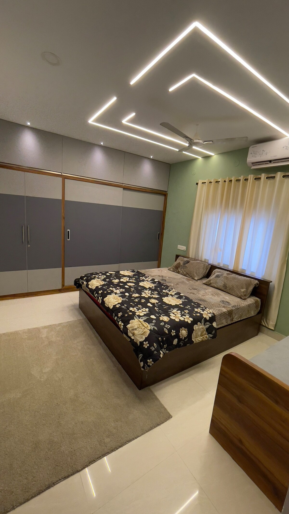Elva villa A luxurious 3bhk home stay near Kphp - Tap to explore photos