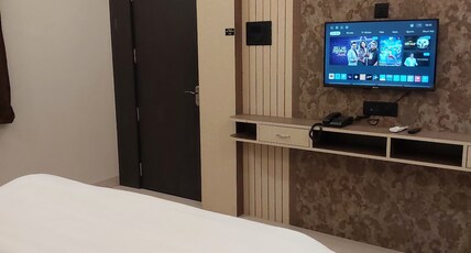 HOTEL SHRIVALLI PALACE & RESTORANT Room Type - gold room