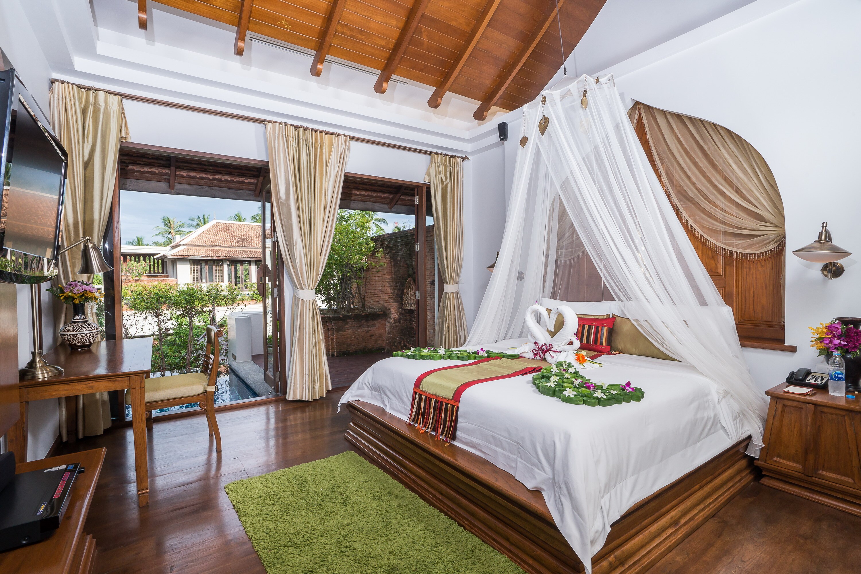 ROYAL MUANG SAMUI VILLAS - Tap to explore photos