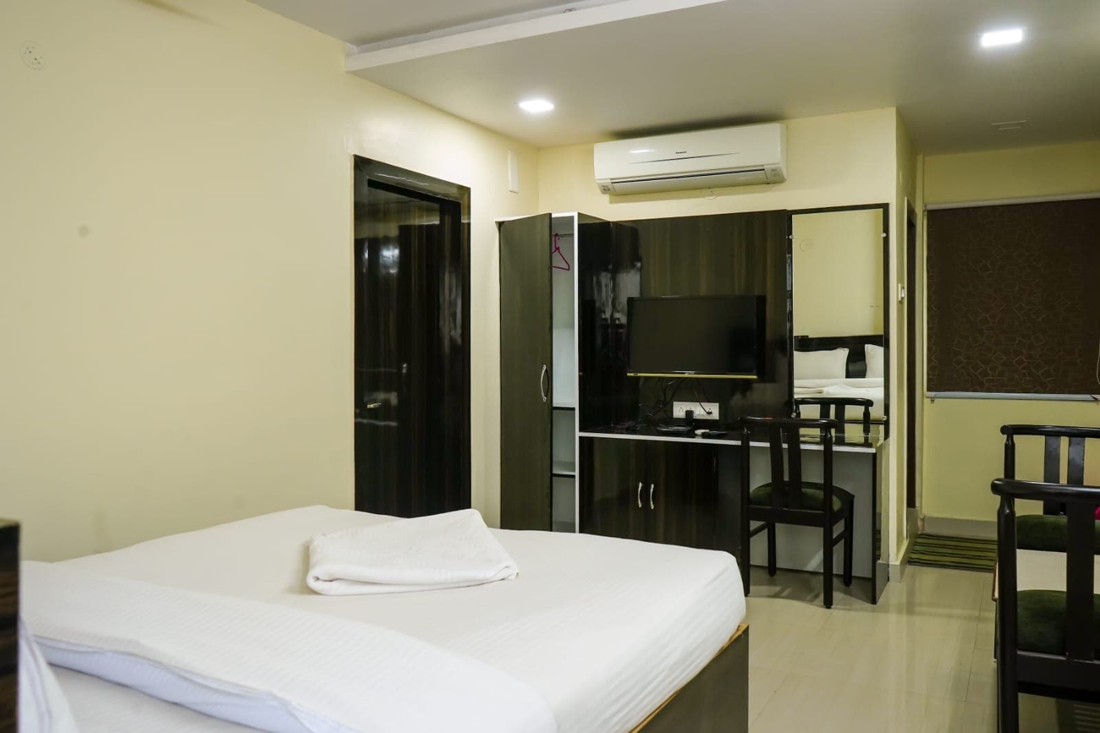 HOTEL MARUTHI - Tap to explore photos