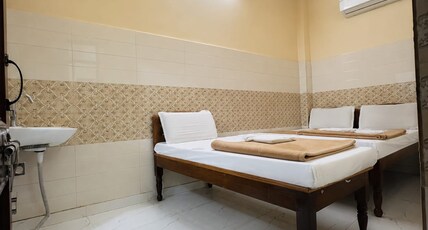 Hotel Jannat Palace Room Type - Standard Bedroom