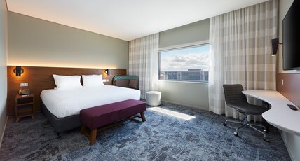 Holiday Inn Express Newcastle Room Type - 1 King Standard Extra Floor Space with Free Breakfast Holiday Inn Express Newcastle Room Type - 1 King Standard Extra Floor Space with Free Breakfast