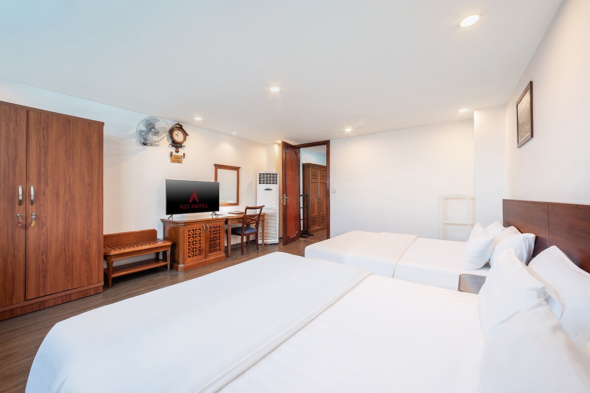 A25 Hotel - 19 Phan Dinh Phung - Tap to explore photos