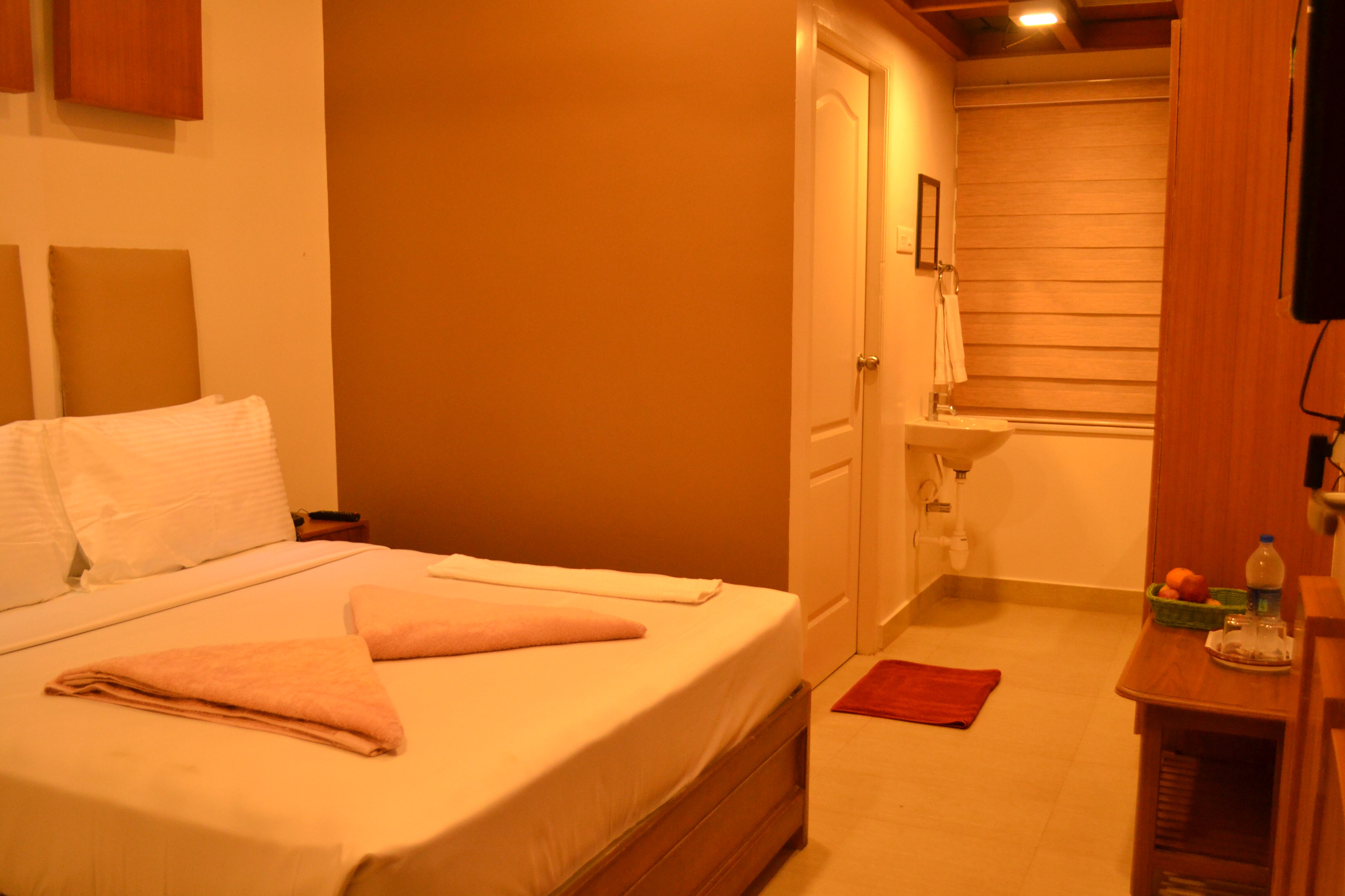 Hotel Shree Deiva - Tap to explore photos