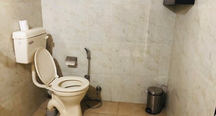 Heistel Delhi | Backpacker Hostel Room Type - 6 Bed Mix Dormitory room with shared bathroom