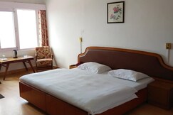 Hotel White