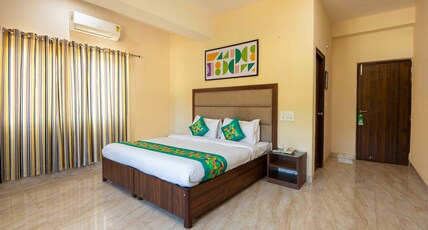 Treebo Golden Leaf DDN Room Type - Deluxe Family Room