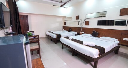 ARUNIK INN Room Type - Deluxe Quadruple Room