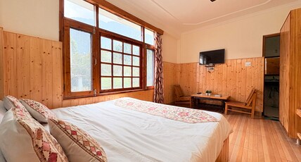 Hotel Suraj Inn Room Type - Deluxe Room