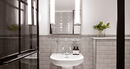Kimpton Fitzroy London, an IHG Hotel Room Type - 1 Queen Premium Park View