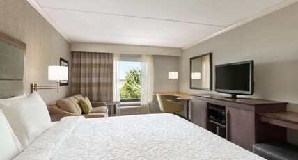 Hampton Inn & Suites Manchester Bedford Room Type - 1 KNG ACCESSIBLE TUB NS