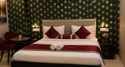Yash Inn Hotel/ In Front Of Ram Mandir Entry Gate Room Type - Deluxe Room ( With Window ) 