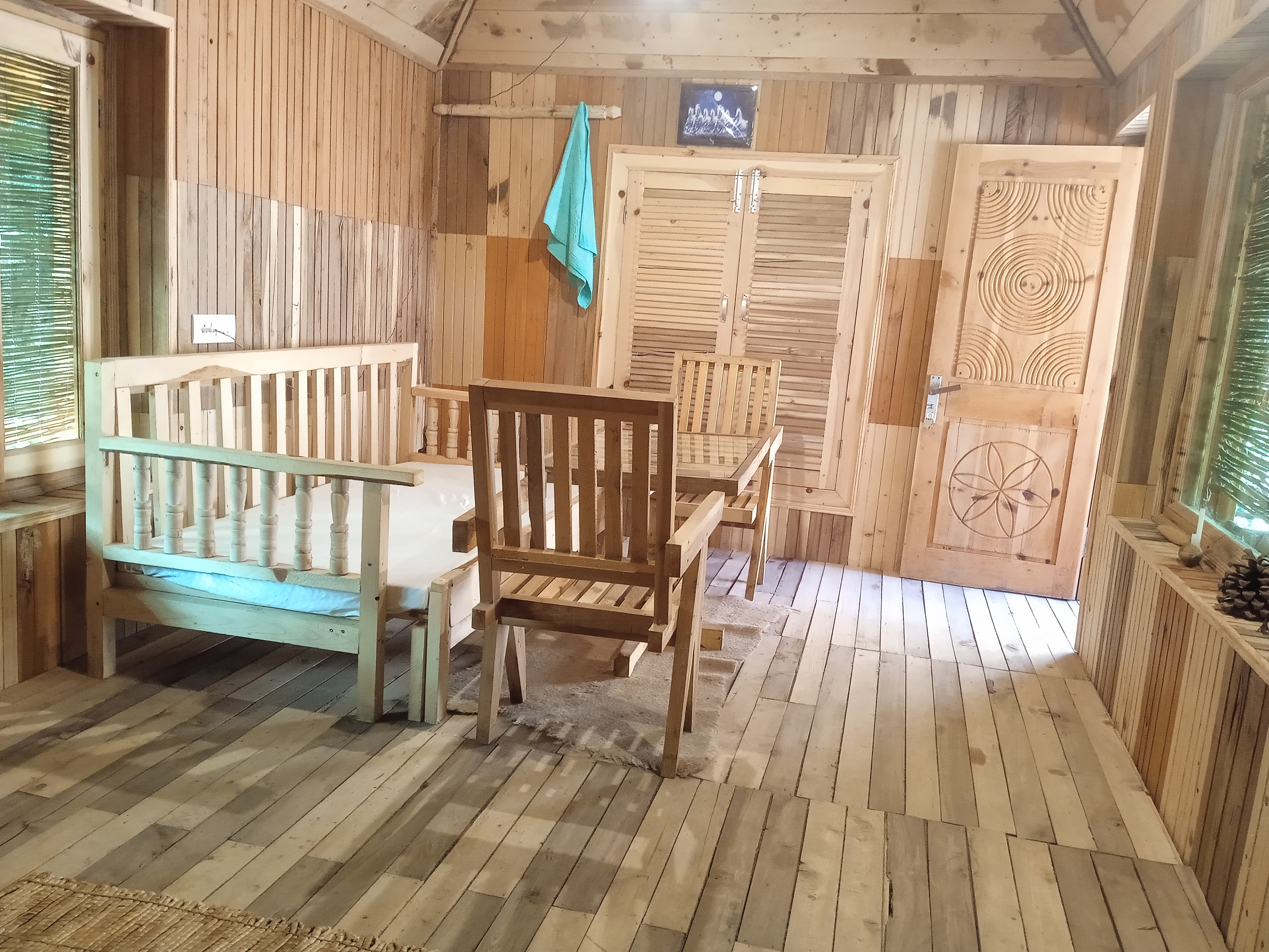 Cedar Oak Cottage | 2BR | By Homeyhuts - Tap to explore photos