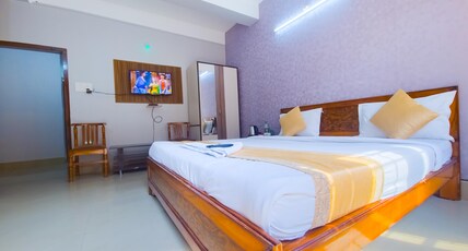 Hotel Royal Beltola Room Type - Deluxe Room