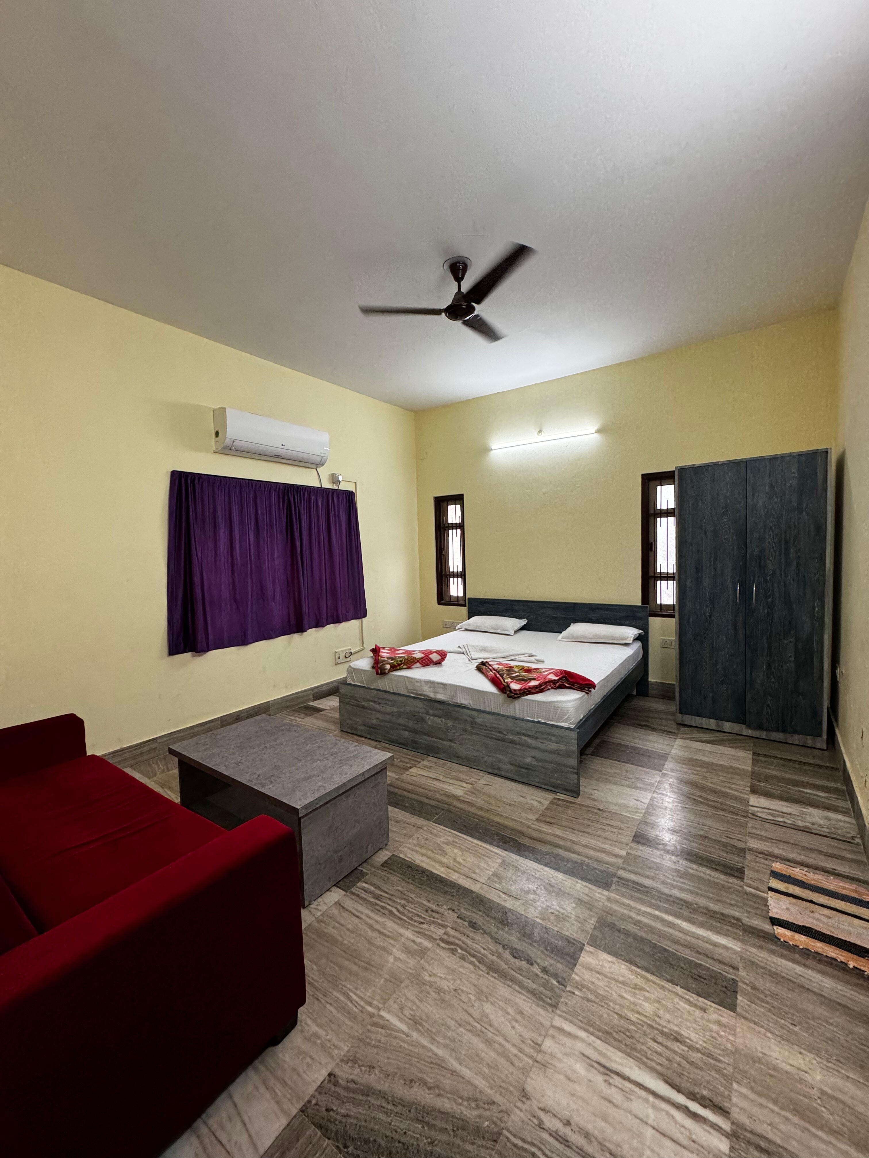SSS CONVENTION & GUEST HOUSE - Tap to explore photos