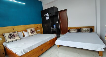 Kiwi Shadow Guest House Room Type - Super Deluxe Room | Sleeps 4