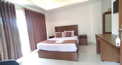 Riviera Inn Room Type - Classic river view room With balcony