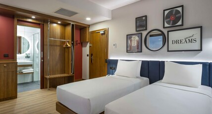 Hampton By Hilton Istanbul Arnavutkoy Room Type - TWIN ROOM WITH SOFA BED