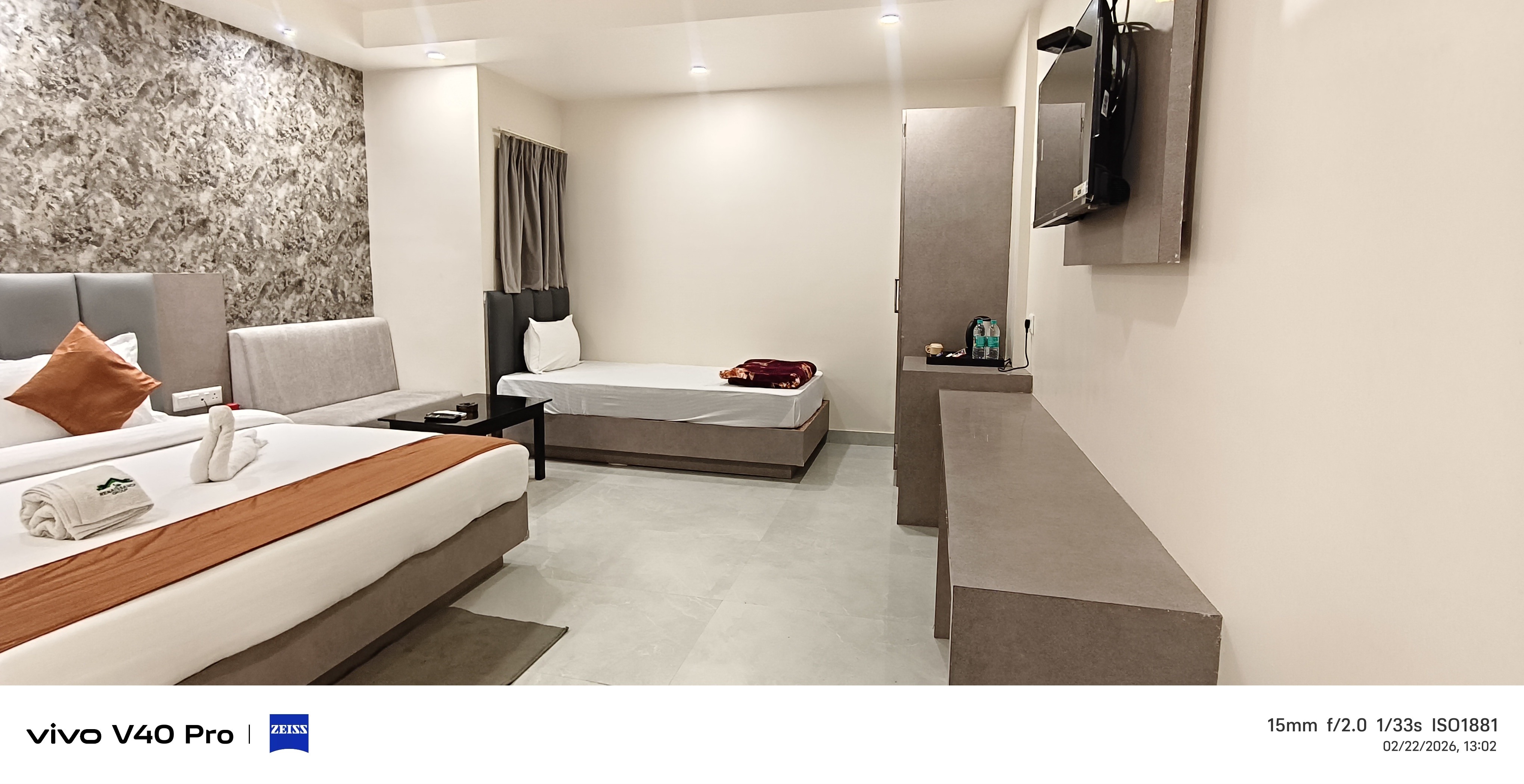 Hotel Renaissance Premium - Tap to explore photos