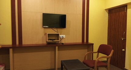 Sri Ratna Lodge Room Type - Standard AC Room
