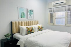 BluO Classic 1BHK DLF Galleria Market Gym TT Bathtub