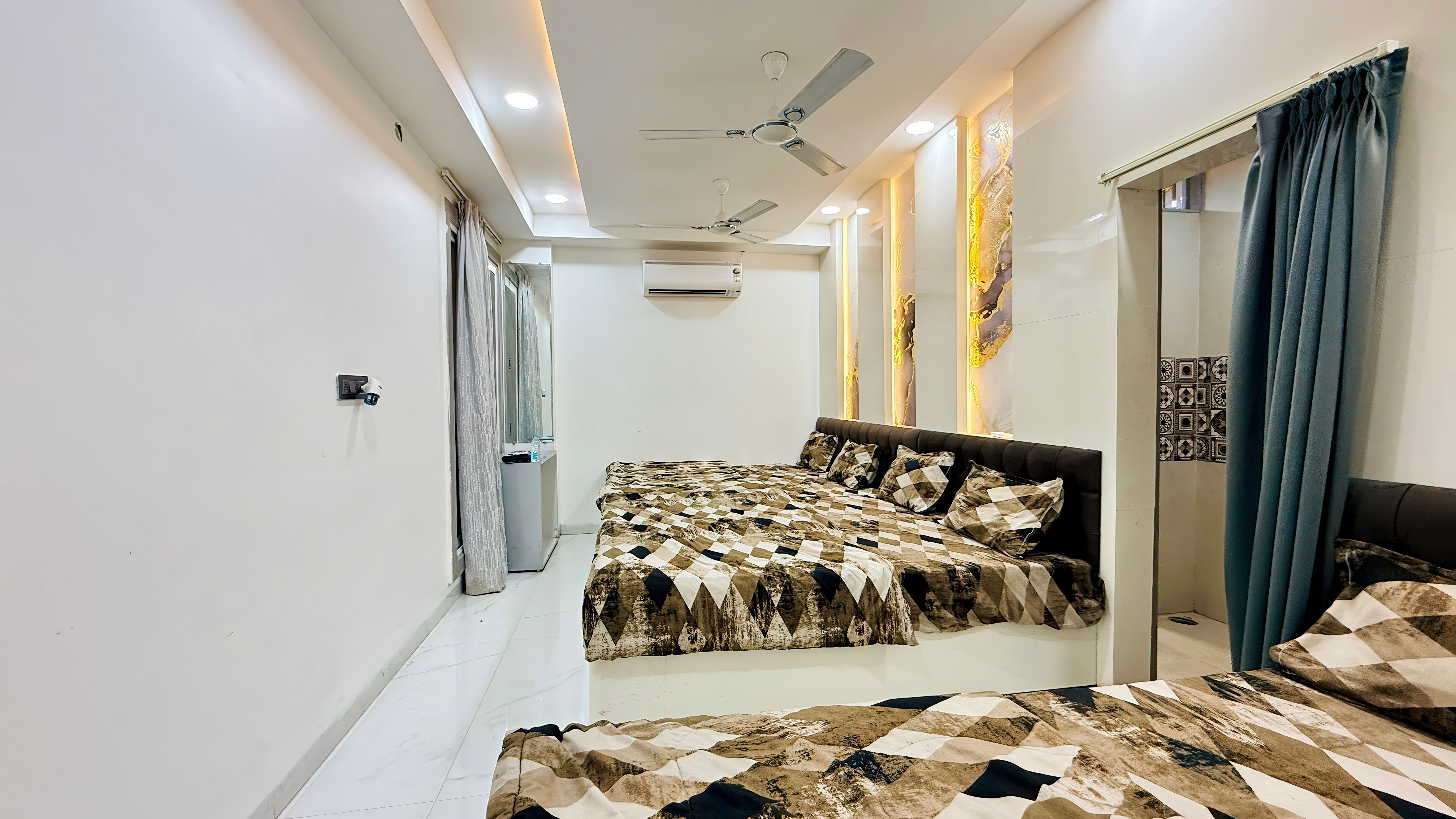 Hotel Om Mangalam Palace - Tap to explore photos