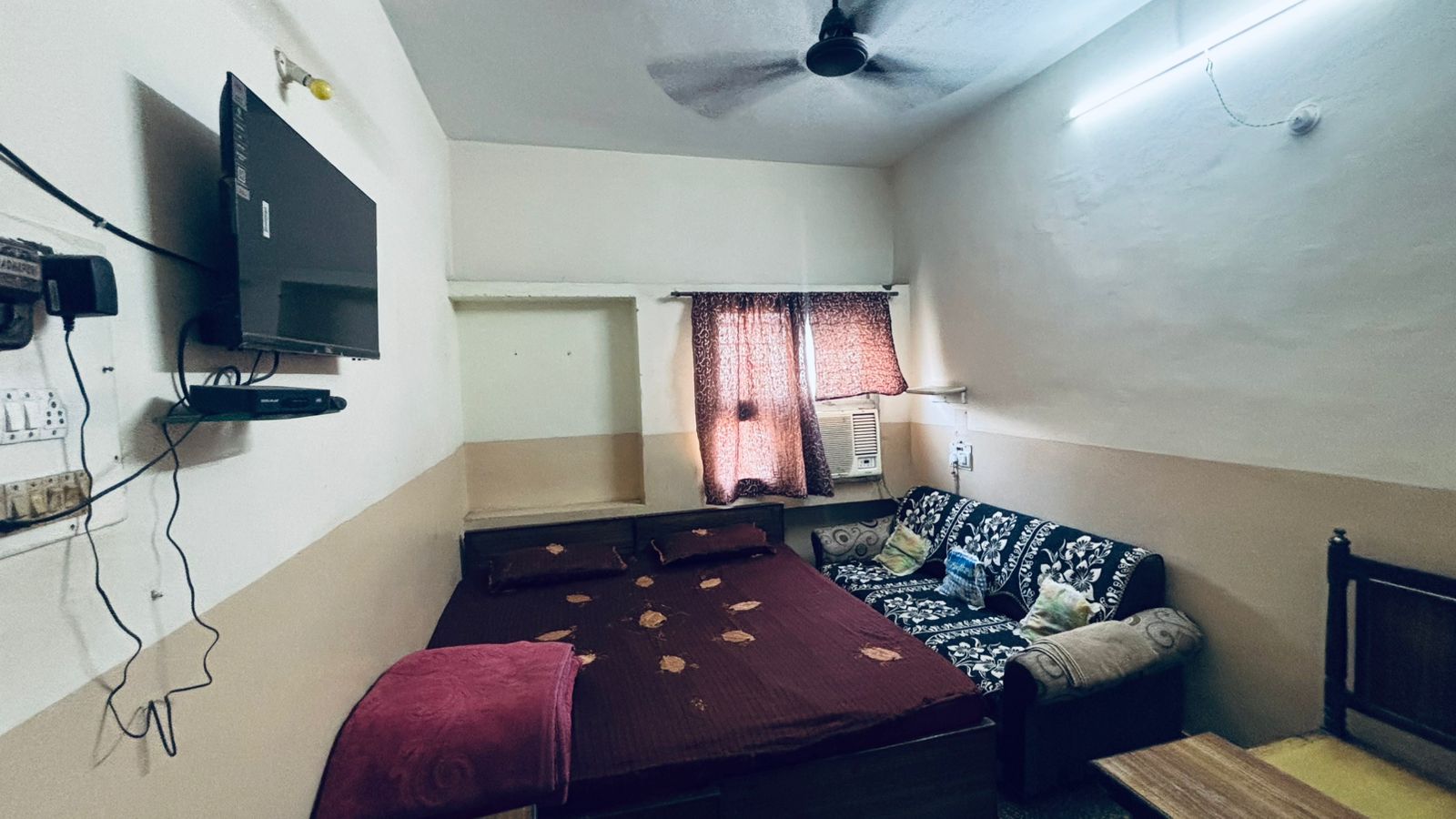 Hotel Shree Laxmi - Tap to explore photos