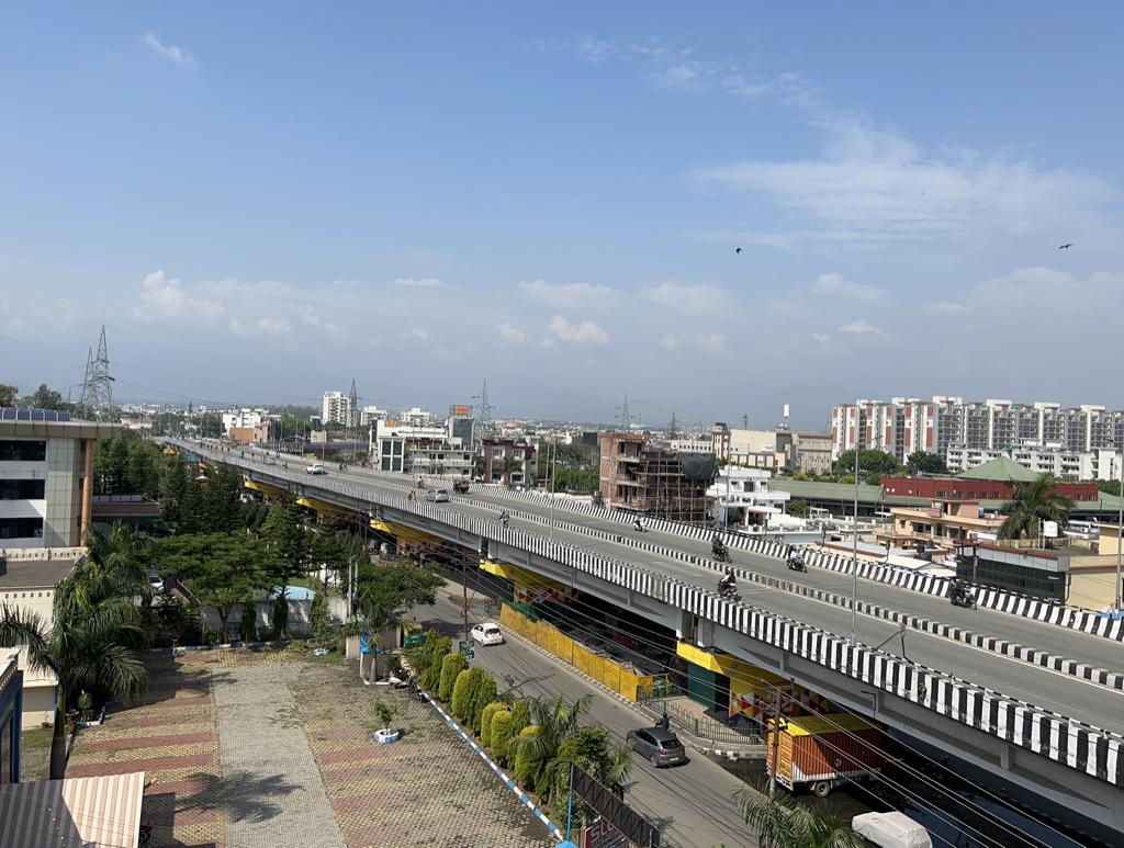 Hotel Hive @ 1 min Drive to ISBT - Tap to explore photos