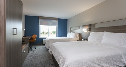 Holiday Inn Express Tulsa South Bixby Room Type - 2 Queen Standard Mobility Accessible Tub