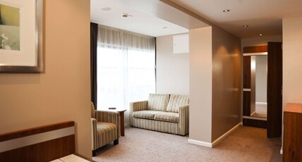 DoubleTree by Hilton Milton Keynes Room Type - SUITE