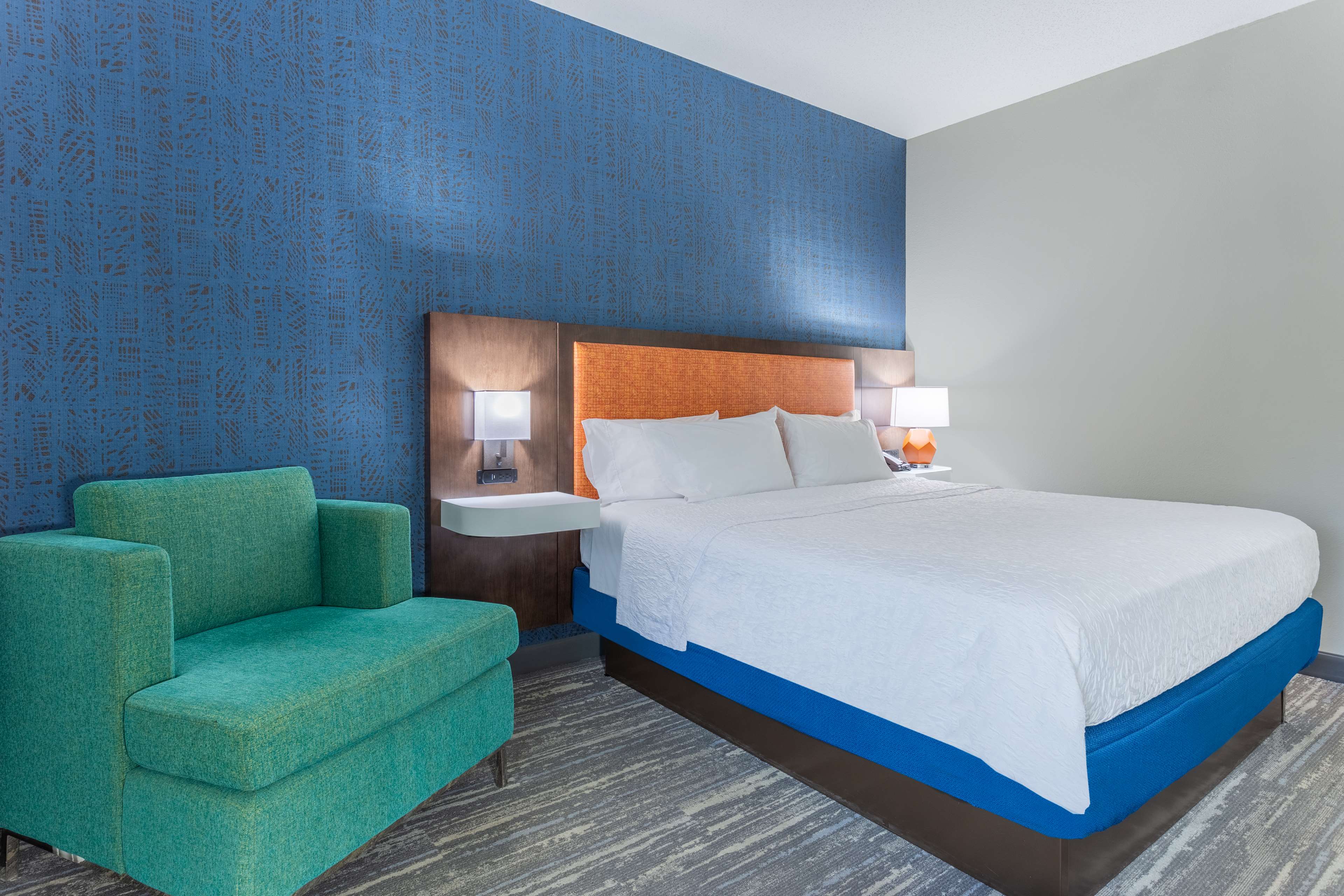 Hampton Inn by Hilton Sioux Falls - Tap to explore photos