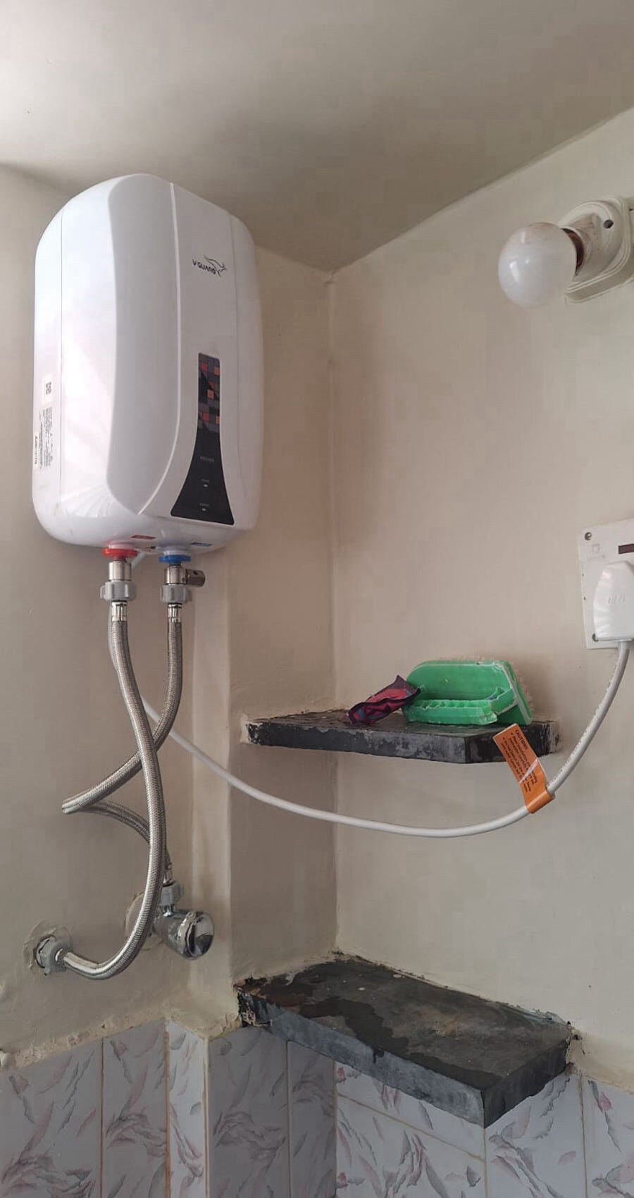 Sunrise Spacious 2BHK Near Railway - Tap to explore photos