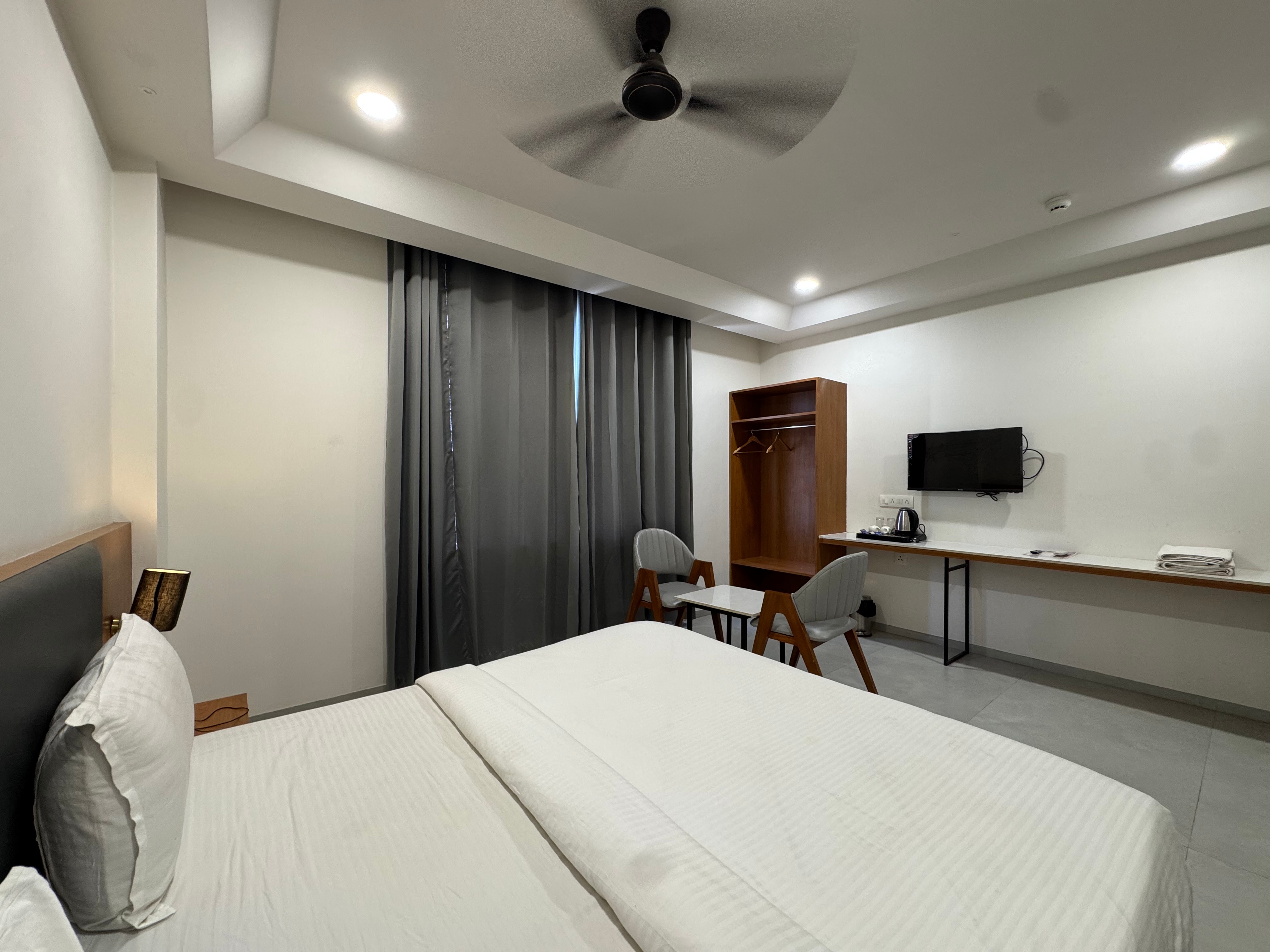 Hotel Madhukta Inn - Tap to explore photos
